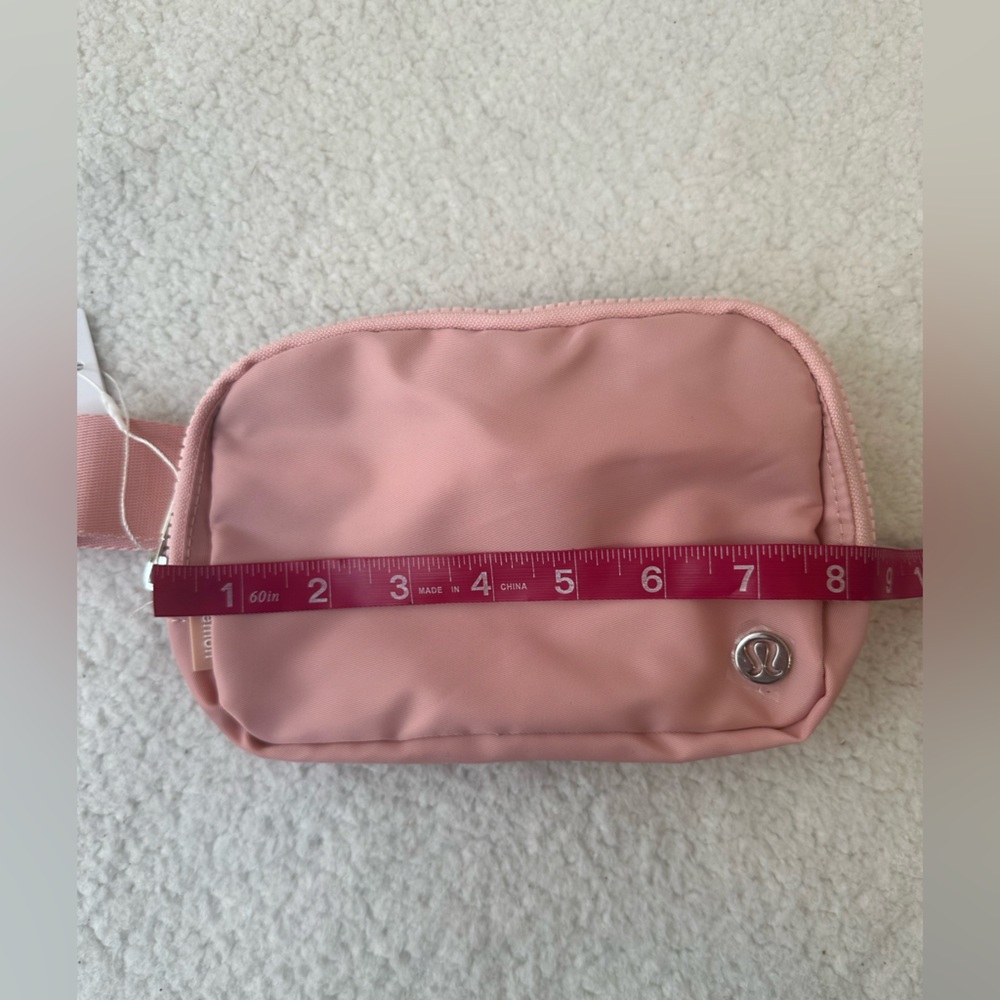 Lululemon Everywhere belt bag 1L in Deco Pink - Picture 9 of 16